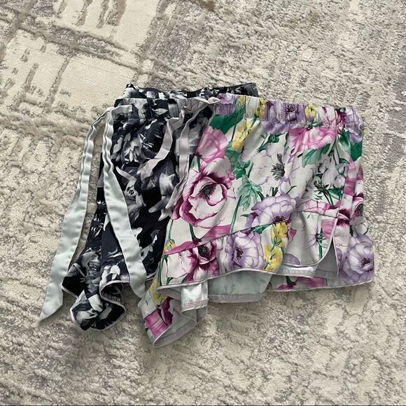 🚨 3 for $25 - VICTORIA’S Secret Short Bundle - Picture 1 of 10